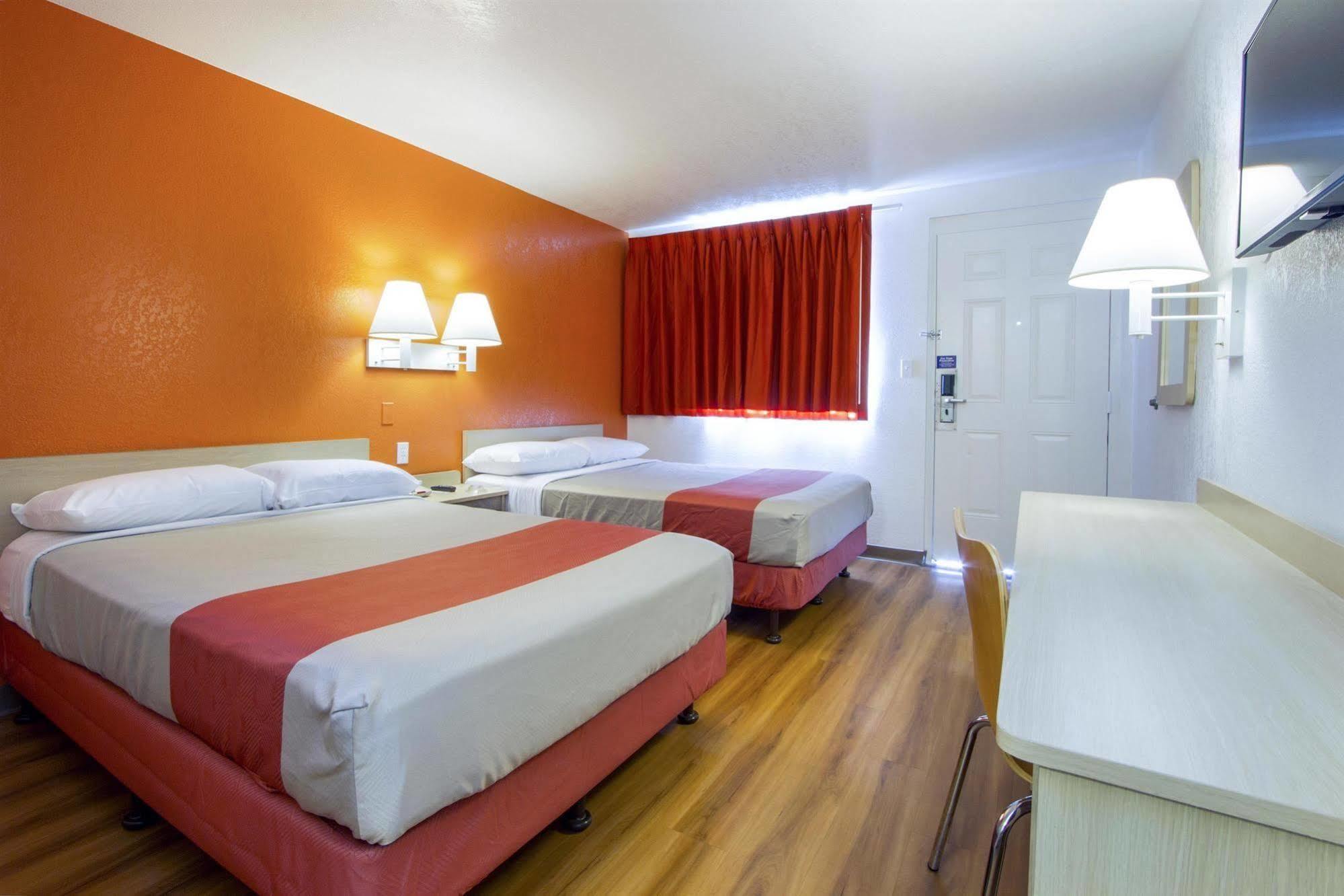 Phoenix Inn Buitenkant foto